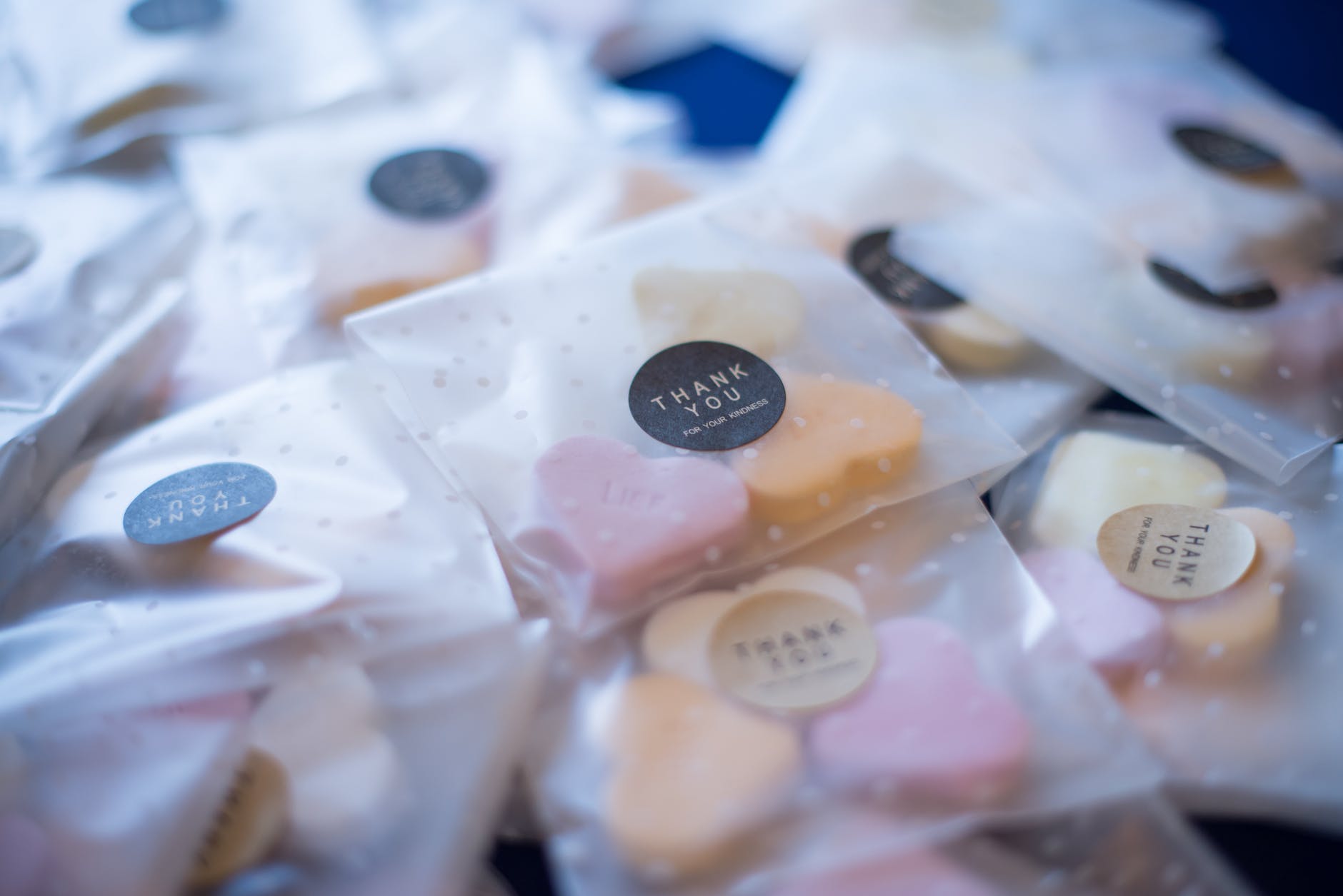 love thanks candy sweets 330990 - Тенденции в дизайне упаковки на 2022 год